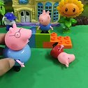 霸道乔治还不让佩奇玩滑梯，猪爸爸的给佩奇做了新滑梯