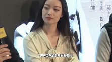 今日份复古倪妮来报到了，蓝色小西装搭配五分裤，怀旧中带着新潮