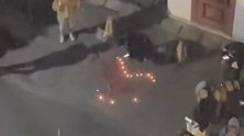福建福州：男生摆心形蜡烛表白 不料水管爆裂直接浇灭
