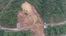 陕西岚皋发生山体塌方致国道中断 塌方量达5万多立方