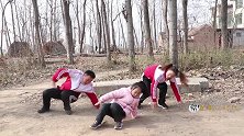 搞笑童年：妹妹教傻妞跳街舞，傻妞怎么学都学不会，真的太笨了