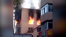 【辽宁】沈阳居民楼燃气爆炸一男子受伤 玻璃崩碎插入对面楼外墙