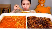 韩国弗朗西斯卡狂嗦一大份海鲜面，一大份炸酱面！
