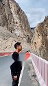 老的怒江桥墩里埋葬着一位筑路战士，川藏线平均每公里都有半个战士牺牲。让我们向英雄致敬！西藏川藏318英雄