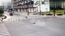 车刚买7天使用临牌 浙江一女司机驾车闯灯撞死人