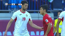 越战越勇！越南发起一波进攻高潮 裴进勇头球稍稍偏出