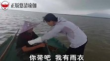 渔妹收获几笼海鲜，大大小小十几个品种，有些见都没见过