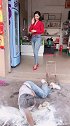 打个招呼，人仰马翻！
