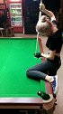 姑娘打台球的姿势太撩人，我都不能认真看球了，尤其是最后一笑