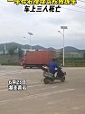 湖北黄石：大货车侧翻，一车碎石掩埋驾校教练车