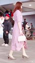 小姐姐婀娜多姿，优雅大气的黑裙，隐约呈现出流畅的线条美！