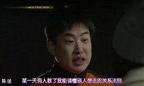 正峰终于情窦初开了,和班花在马路上谈情说爱,两人关系太亲密