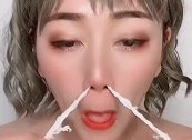 美女撕下假脸像极了隔壁大叔，卸妆真神奇，硬是吓我一跳