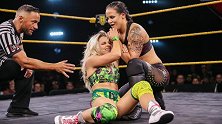 NXT第528期：女子冠军赛 坎迪斯-拉蕾VS善娜-贝斯勒