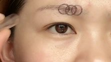 小姐姐画眉有妙招，首先画四个圆，赶快学起来！