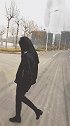 小姐姐长发及腰，穿黑色印花棒球棉服内搭白色T恤，好看又时尚