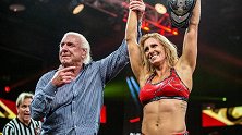 夏洛特NXT五大经典时刻 家族之战击败娜塔莉亚首夺女子冠军