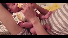 1个半月的小宝宝，每次喝奶都感觉像被饿了好久一样！可爱！