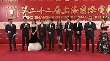 金晨吊带鱼尾裙亮相上海国际电影节，天鹅颈高贵温柔被赞气质优越
