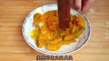 在家做酸汤肥牛要想汤底金黄，多加一种食材，金汤鲜香、酸辣开胃