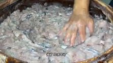 福建泉州“深海鱼羹”，大叔用新鲜马鲛鱼手工打羹，高峰日打500斤