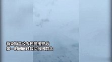 新疆民警冒严寒救援群众 暴雪中徒步三公里，没忘记带上食物和热水