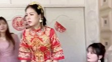 新郎一进门，扑到了伴娘的身上，新娘怒了！