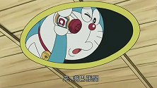 哆啦A梦：糟糕，小叮当把香料撒在胖虎的身上了。
