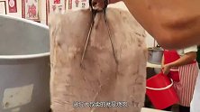 大叔卖烧肉38年，顾客：开车十几里也得来，15元一份很实惠