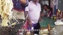 华叔下岗后卖素菜炒面，老人和小孩都爱吃，不油腻且营养
