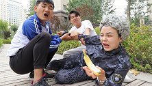 老奶奶路上乱扔香蕉皮，转眼自己却被送进医院，害人终害己！