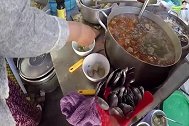 寒冷的冬季，早上喝碗热汤暖暖身！