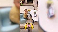 杨善平晒健身视频 还不忘秀出自家萌娃