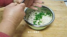 一节莲菜一个鸡蛋，一切一搅一摊，农村妈妈烙莲菜饼，美味还营养