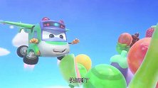 百变校巴：球球也在门板上，他把气球当食物，这下可糟糕啦