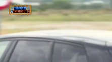 六台：姆巴佩今天驾车抵达训练基地 抵达时依然大笑