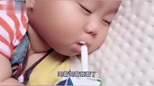 一开始以为它在睡觉，没想到接下来的一幕，妈妈直接乐坏了！