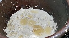 萝卜烧肉锅子，4个炒菜：青椒干子，肉丝鸡蛋汤，白酒一杯