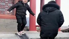 带唯一的外甥女出门，不料相差20岁的5个舅舅，竟变得那么皮！
