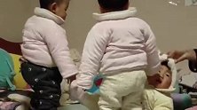 龙凤三胞胎妹妹们天天欺负哥哥，趁奶奶不在，报仇的时候到了