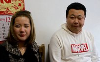 老丈人瞧不起穷女婿，赶他出门时车钥匙金链子掉在地上，马上变脸