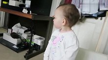 翻身农奴把歌唱！Emilia今天成老板，有模有样太可爱了