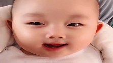 小凯皙真是个爱撒娇的宝宝，这笑容好萌，你的心化没化
