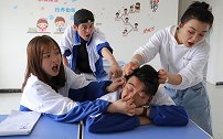 学渣版盗梦空间，学渣以为自己在做梦，竟教训起了老师，真逗！