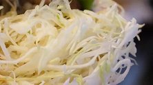 小球藻汉堡包，制作材料是肉甜南瓜，和土豆鸡蛋