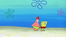 海绵宝宝：海绵宝宝派大星休息日在沙滩上骑着奇怪的球大玩特玩