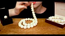 小姐姐的这条珍珠项链不仅戴着很好看，还可以作为零食吃了呢