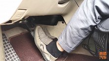 左脚油门右脚刹车，右脚踩油门刹车，哪种更安全实车演示给你看