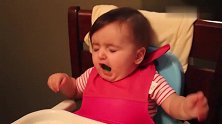 小宝宝第一次吃青豆泥，刚吃第一口就恶心到想吐，难吃的一脸纠结