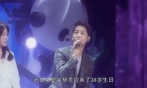 宋慧乔离婚后的首个生日，收大束鲜花与两名好友在一起，心情大好